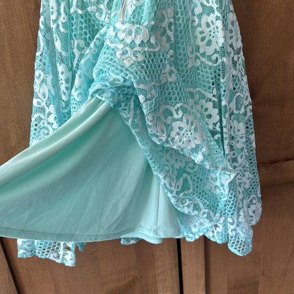 Dannyand Nicole teal blue dress with lace. Size 2P - Picture 7 of 10